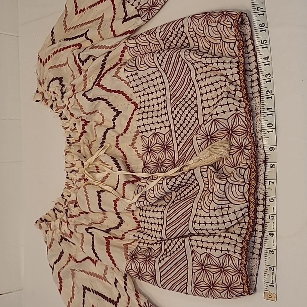 BNCI Boho Bell Sleeve Beautiful Geometric Look Top Embroidered Size M - Picture 8 of 14